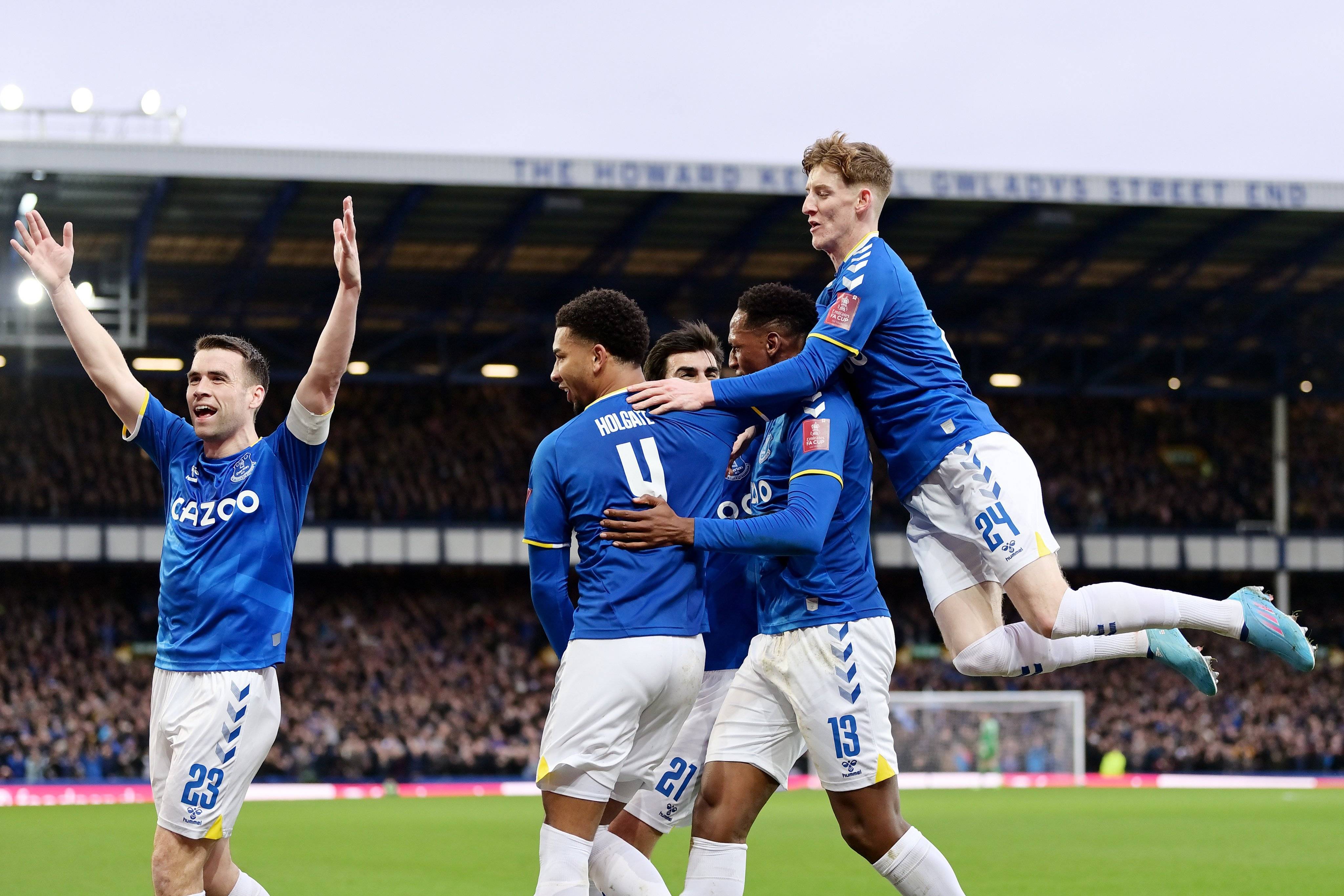 包含集结日体能课后，纽卡斯尔止住颓势备战英超，气氛紧张，轮换策略成焦点的词条九游网页版